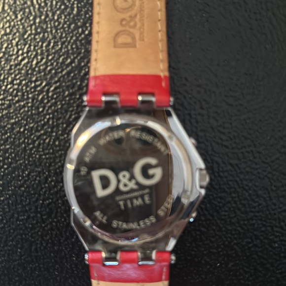 Barely worn amazing beautiful watch. - Picture 3 of 3